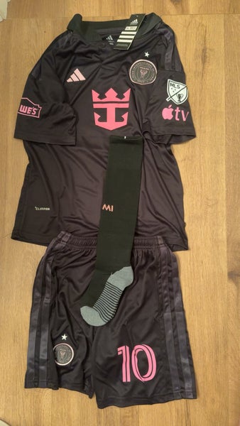 Black Medium Boys Adidas Jersey (New)