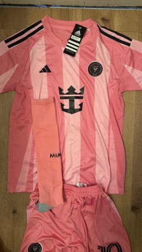 Pink Medium Boys Adidas Jersey (New)