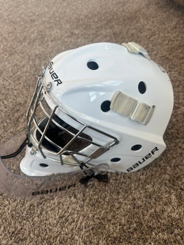 Senior Medium Bauer 930 Goalie Mask (Used)