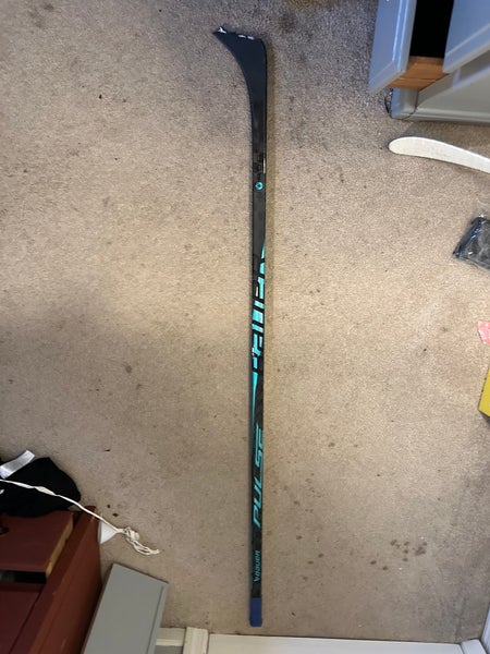 Senior Bauer Pulse Right Handed Hockey Stick 87 Flex *broken missing blade*