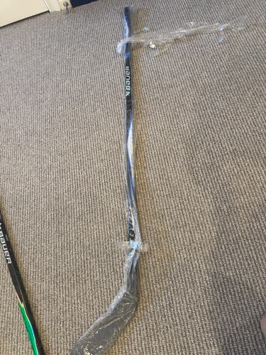 Senior Bauer Vapor Flylite Right Handed Hockey Stick P88 77 Flex (New)