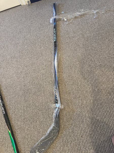 Senior Bauer Vapor Flylite Right Handed Hockey Stick P88 77 Flex (New)