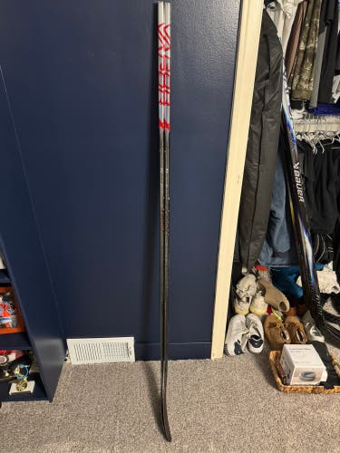 Senior Bauer Flypro Right Handed Hockey Stick P92 77 Flex (Used)
