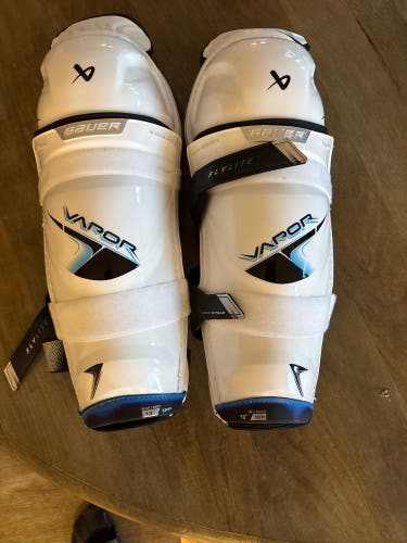 Senior Bauer Vapor Flylites 13" Shin Pads (New)