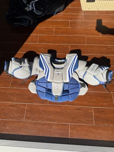 Small Vaughn Ventus SLR Goalie Chest Protector (Used)