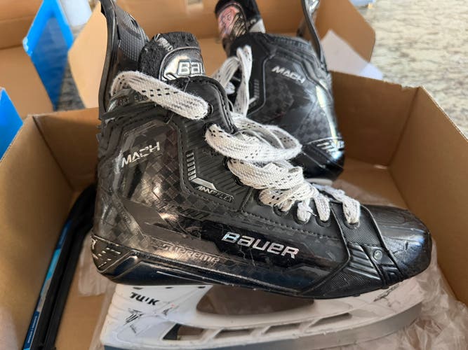 2022 Bauer Supreme Mach Hockey Skates 6 (Used)