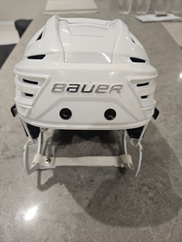 Medium Bauer Re-Akt 150 Helmet (Used)