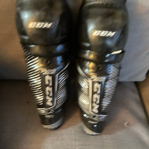 Youth CCM Tacks 9550 9" Shin Pads (Used)