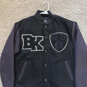 Large Mens Brooklyn Nets Jacket (Used)