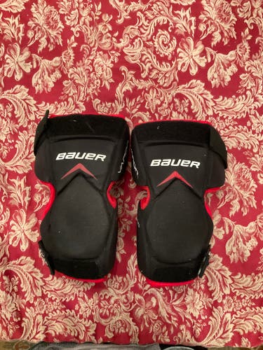 Bauer Vapor X900 JR Knee Protector (Used)