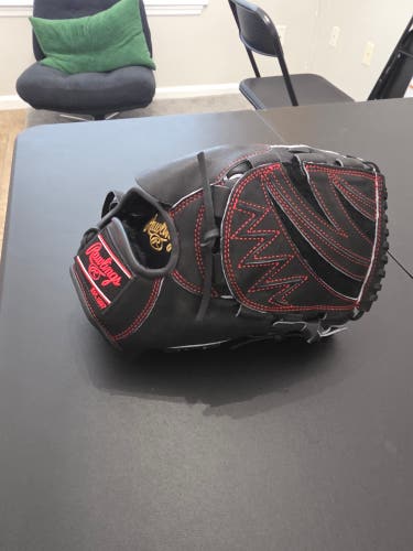 Pitcher's RH Japamese Rawlings Heart of the Hide 11.75" (New)