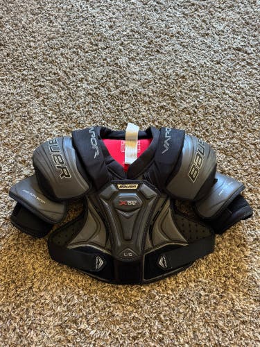Large Junior Bauer Vapor X900 Lite Shoulder Pads (Used)