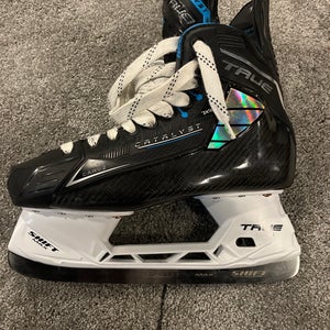 Black 2024 True Catalyst 7x4 Hockey Skates Regular Width 8 (Used)