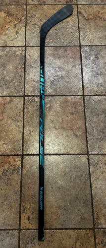 Junior Bauer Pulse Right Handed Hockey Stick P28 30 Flex (Used)