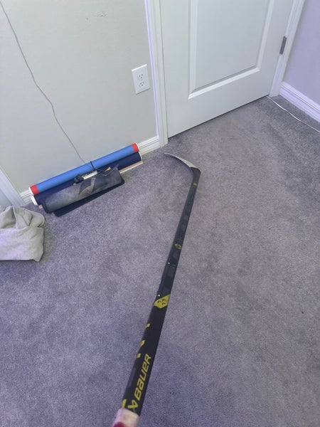 Intermediate Bauer AG5NT Right Handed Hockey Stick P28 70 Flex (Used)