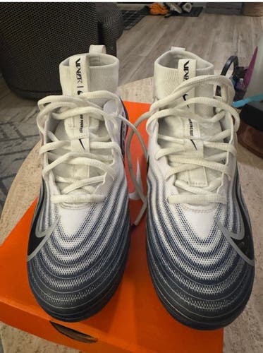 Men's Size M 6.0 (W 7.0) Nike Low Top Molded Cleats (Used)