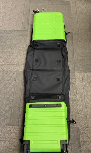 Used Sun Mountain KUBE Travel Bag Green 11490-S000270955