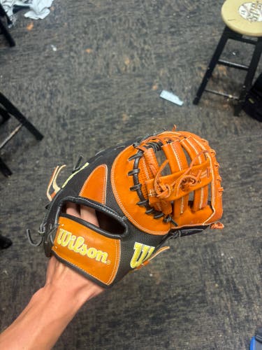 Wilson A2000 RH First Base Baseball Glove 12.5" (Used)