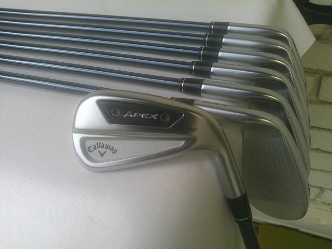 Callaway Ai-300 APEX Forged (5i-PW,AW) Iron Set w/ UST MAMIYA 70g Regular Flex