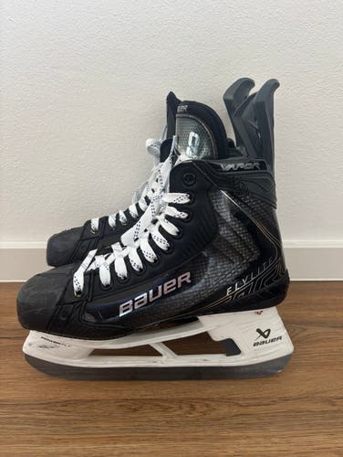 Black 2025 Bauer Vapor Flylite Hockey Skates Regular Width Pro Stock 7.5 (Used)