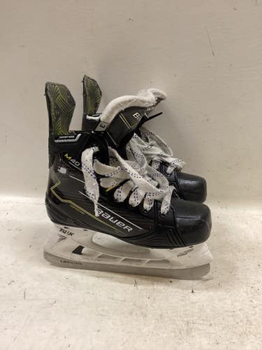 Used Bauer SUPREME M40 Junior Hockey Skate Junior 03 11725-S000498461