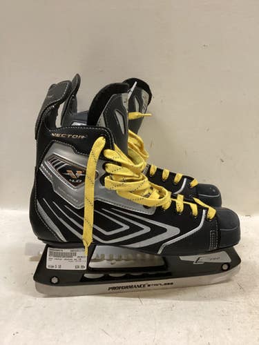 Used CCM VECTOR 4.0 Senior Hockey Skate Senior 10 11725-S000499574