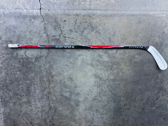 Intermediate Bauer Vapor Flylite Right Handed Hockey Stick P92 65 Flex (Used)
