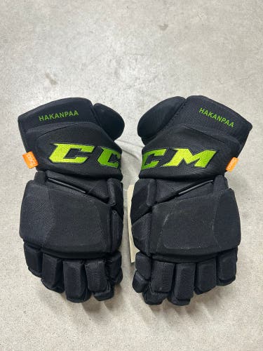 15” CCM HGPJSPP Dallas Stars Pro Hockey Gloves (New)