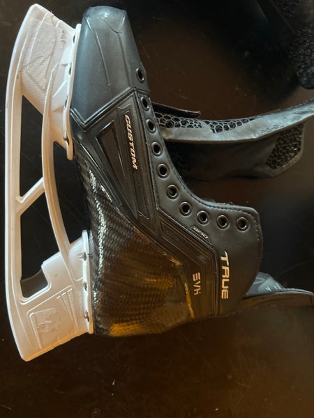Black 2025 True SVH Pro Hockey Skates Regular Width 9 (New)