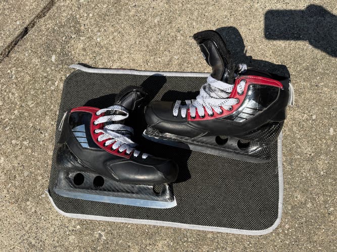 KHL 2024 True Custom Pro Hockey Goalie Skates Regular Width Pro Stock 9 (Used)