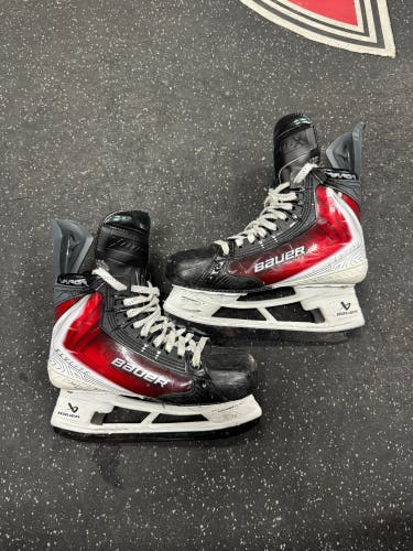 Red 2025 Bauer Vapor Flylite Hockey Skates Regular Width 7.5 (Used)