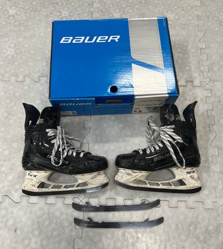 Bauer Supreme Mach Hockey Skates size senior 7.5 Fit 2 w/ Extra set of Blades