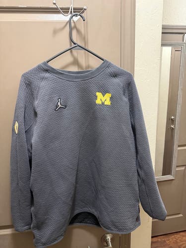 Blue Large Men's Jordan Shirt (Used)