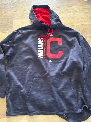 Cleveland Indians Men's XL Majestic Sweatshirt (Used)