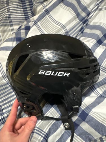 Medium Bauer Re-Akt 90 Helmet (New)