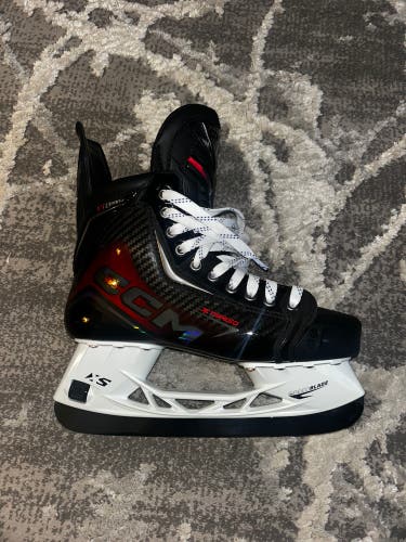 2025 CCM JetSpeed FT8 Pro Hockey Skates Regular Width 8 (Used)