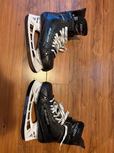 Black Bauer Supreme Matrix Hockey Skates 9 (Used)