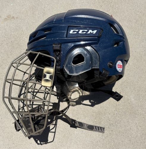 Used Medium CCM Tacks 910 Helmet