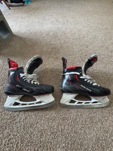 2021 Bauer Vapor 3X Pro Hockey Skates Regular Width 8.5 (Used)