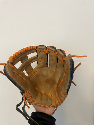 Wilson A2000 JA27 Gm RH Infield Baseball Glove 11.5" (Used)