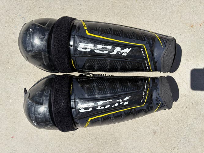 Senior CCM Tacks 9080 15" Shin Pads (Used)