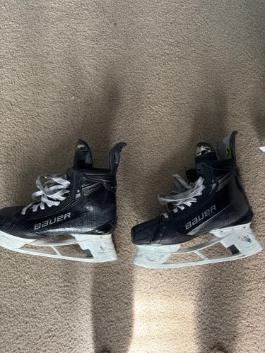 Black 2023 Bauer Vapor Hyperlite 2 Hockey Skates Regular Width Pro Stock 10 (Used)