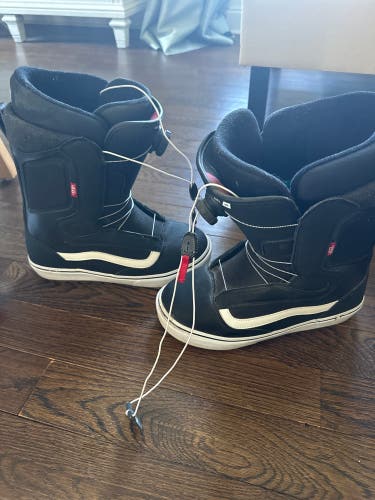 Size M 10.5 (W 11.5) Vans Aura OG Snowboard Boots (Used)