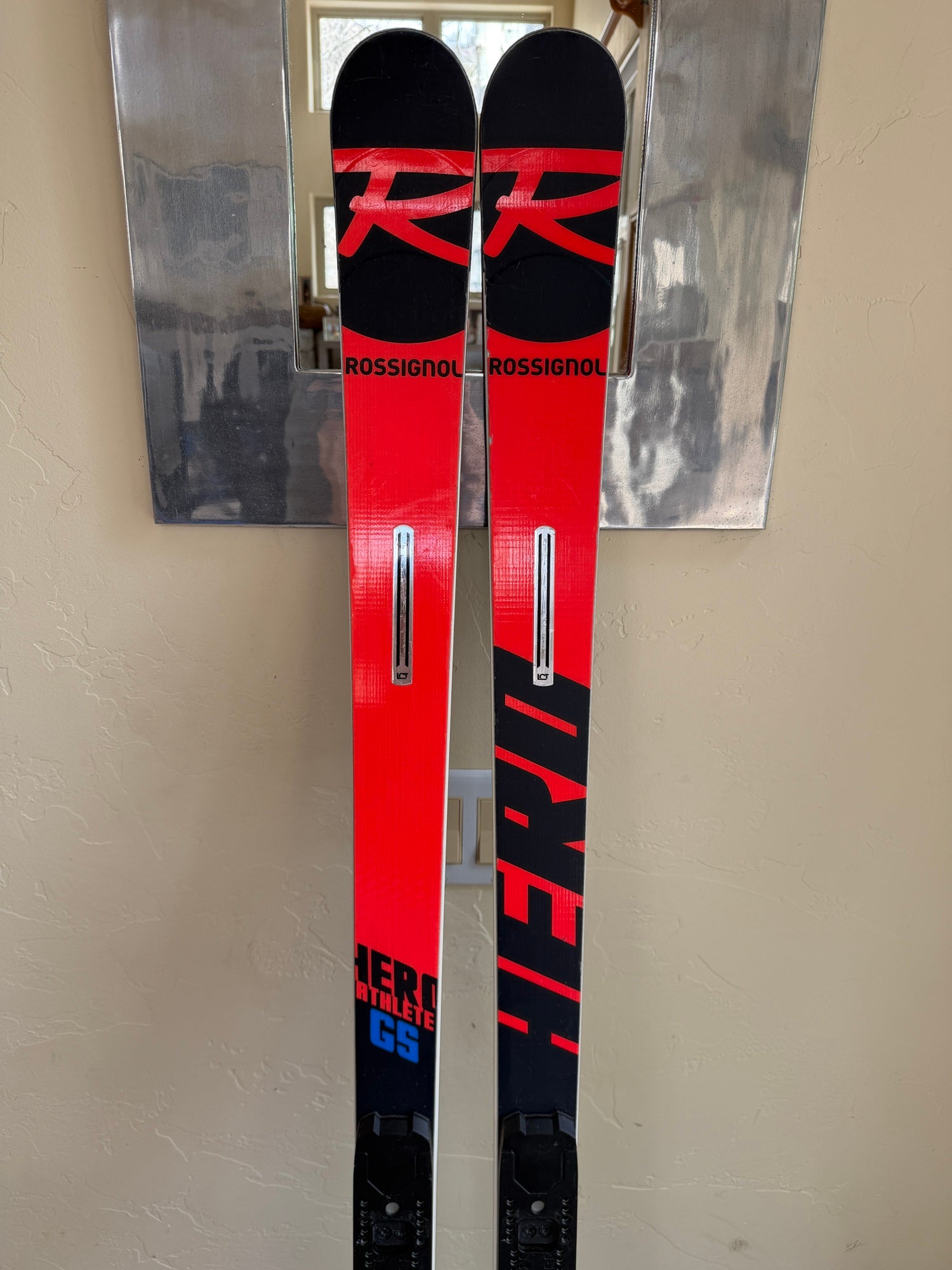 New 2023 Rossignol Hero Athlete Mogul Accelere Skis 166cm