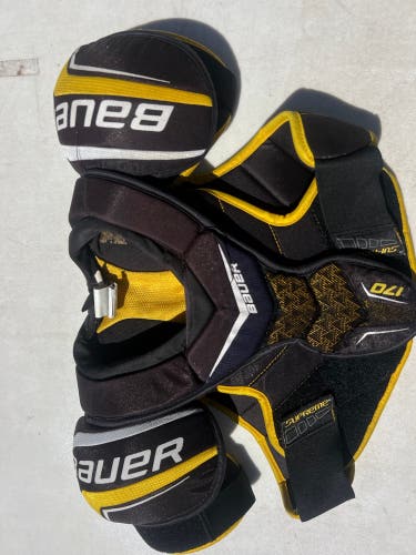 Junior Bauer Supreme 170 Shoulder Pads (Used)