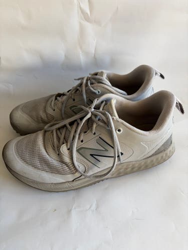 Gray Men's Size M 10.0 (W 11.0) Adult New Balance 3000V3 Turf Cleats (Used)