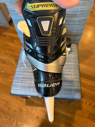 2020 Bauer Supreme S37 Hockey Skates Extra Wide Width 9 (Used)