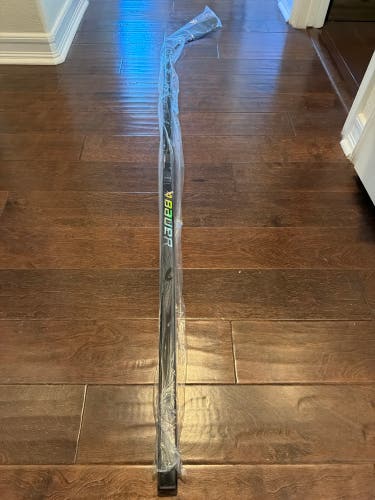 Senior Bauer Vapor Flylite Right Handed Hockey Stick P28 77 Flex Pro Stock (New)