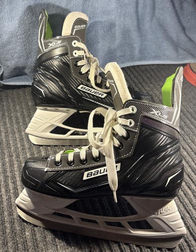 Bauer XLS Junior Ice Hockey Skates Size 5.0 R Black White