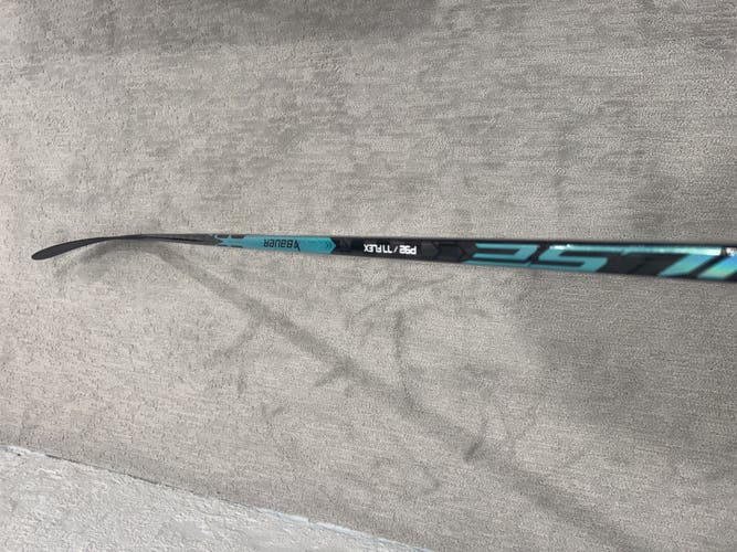 Senior Bauer Pulse Right Handed Hockey Stick P92 77 Flex (New)